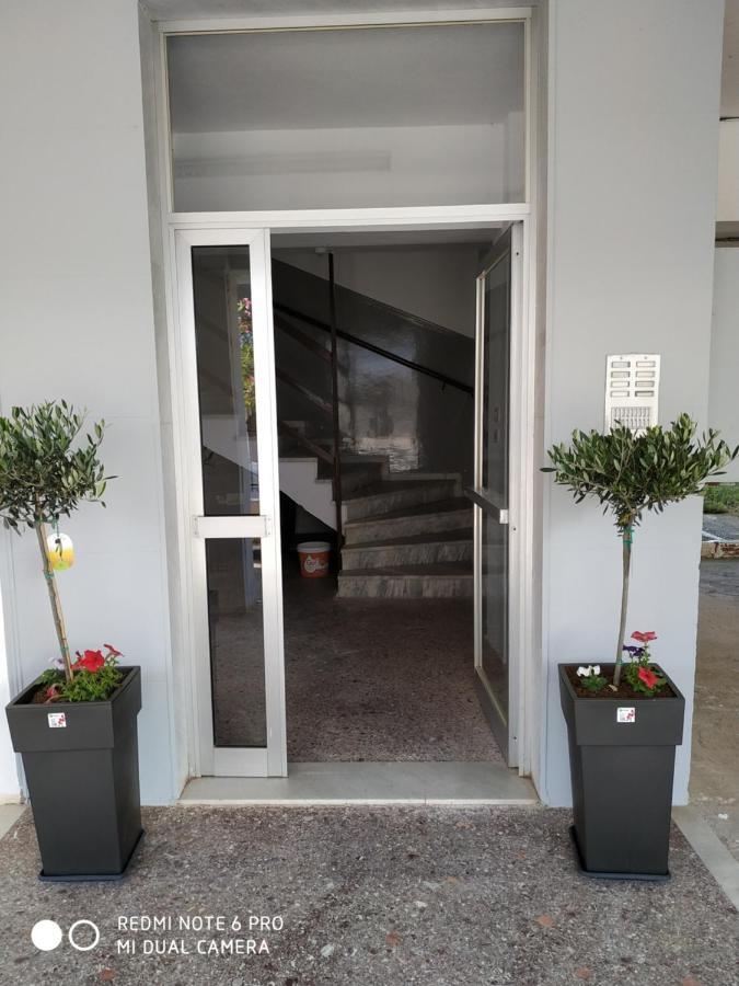 Cosi Apartment Paralia Dionysiou Luaran gambar